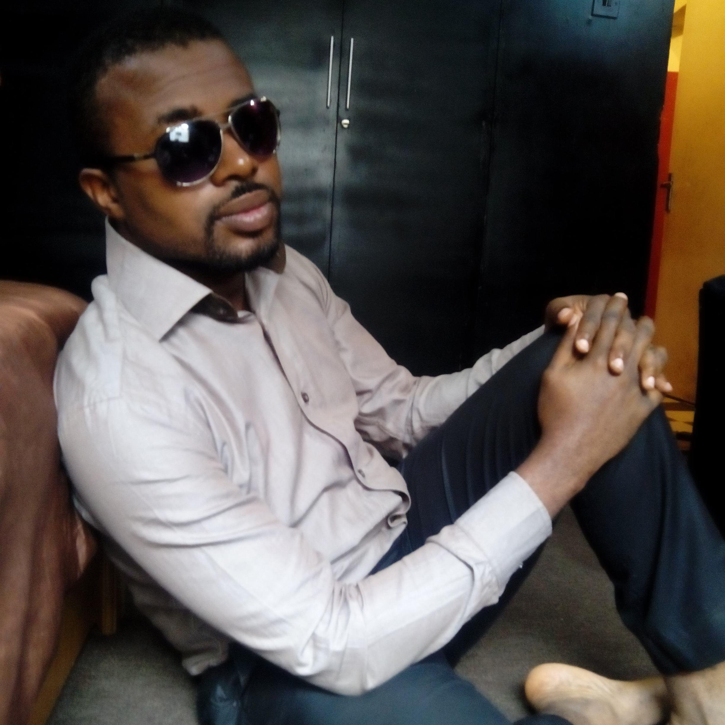 i'm a Nigerian and i'm a good citizen..i'm the world's most amazing wonder.i love to do things that proves that God is my greatest inspiration