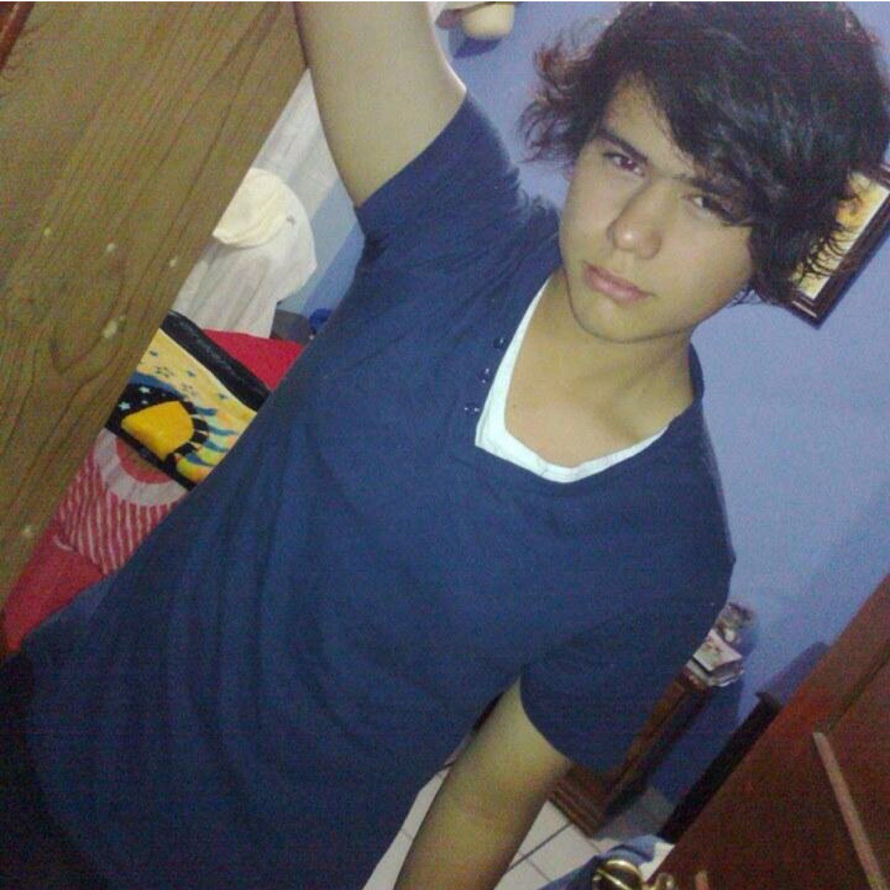 Soy un hombre leal y divertido, estudio y trabajo lo cual me hace un ciudadano responsable