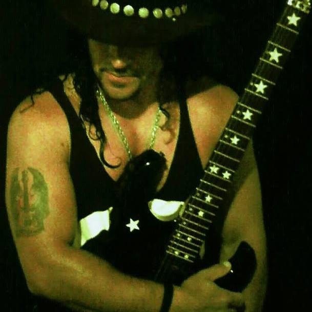 Argentino, Músico y compositor. Tributo a Richie Sambora es mi especialidad.
