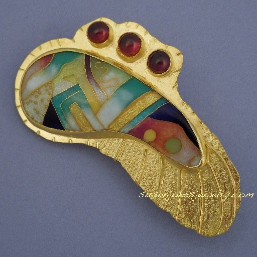 I design and fabricate jewelry working in the mediums of metal, stones and/or glass.
