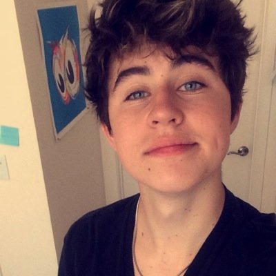 congrats babe nash follows you :)) follow my main account @xIrishNiaIl love youuuuu all (don't follow this account follow my main account please)