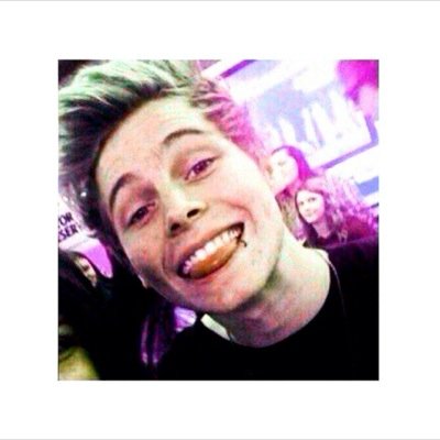 follow @OBSESSl0N ask for a followback :)