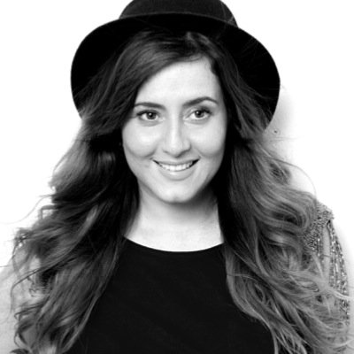 RoxanaRonda's profile picture. Fashion • Digital Marketing • Advertising Creative girl in a Tropical Island