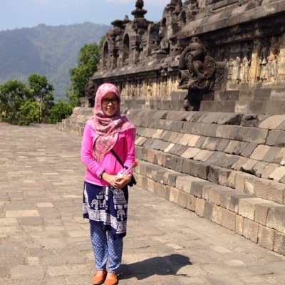 Ingin menjadi wanita sederhana dan pintar karna ingin memiliki keluarga yg istimewa dan cerdas:)