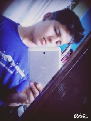 Ola:) soy Luis Fernandez soy un chico divertido, emeleccista a morir,me gusta conocer gente y pasarla a lo bn con mi novia, y con mis amiwos :D