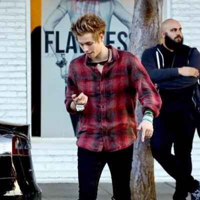 freefolloow__10's profile picture. free follow from @ilove4nipples go follow her and ask for a follow back x