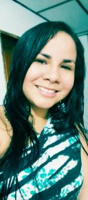 Profesional en Negocios y Finanzas Internacionales, compositora y seguidora fiel de Dios. Instagram: @karfima