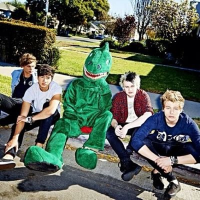 I love 5sos luke hemmings is my favorite.I'm not a fake fan i just love luke.My fav bromance is cake.I'm cake af.Ashton is daddy af.5sos~3