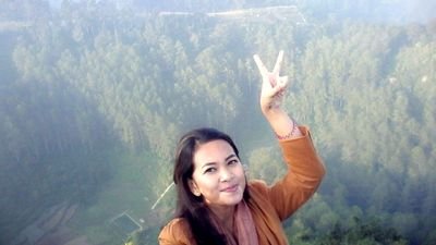 Sarjana Pendidikan yang banting setir di dunia perbankan syariah demi sesuap nasi dan sebongkah logam muliaaa ~