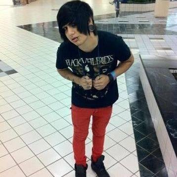 Hai I ish Josh I'm bi and 17 and I'm Taken