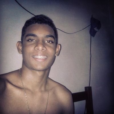 Cara de malandro chamando as atenções , olhar desconfiado segundas intenções ♫♪