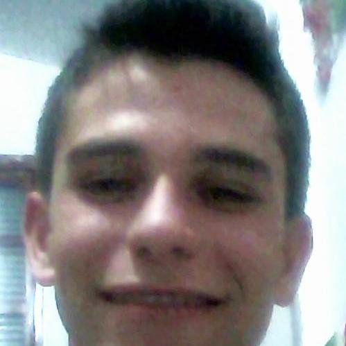 A pessoa que mais merece o seu amor, é aquela que enxergava você justamente quando todo o mundo te tratava como se você fosse invisível.