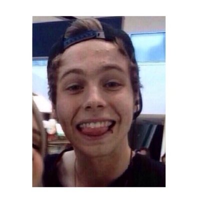 i gave you this free follow so could you follow @lipglosszjm please and thank you