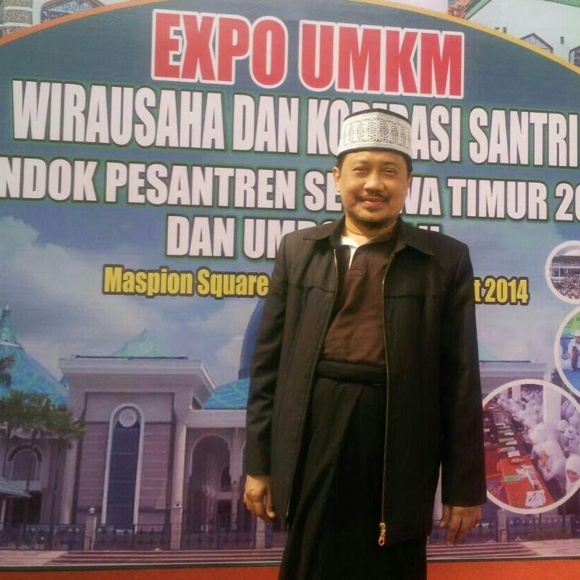 Pengasuh Ponpes Al-Wardiyyah dan Ponpes As-Sa'idiyyah Tiga Bahrul Ulum Tambakberas Jombang