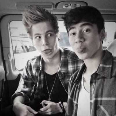calum would fuck you // rt @yeethemmo's link in her bio