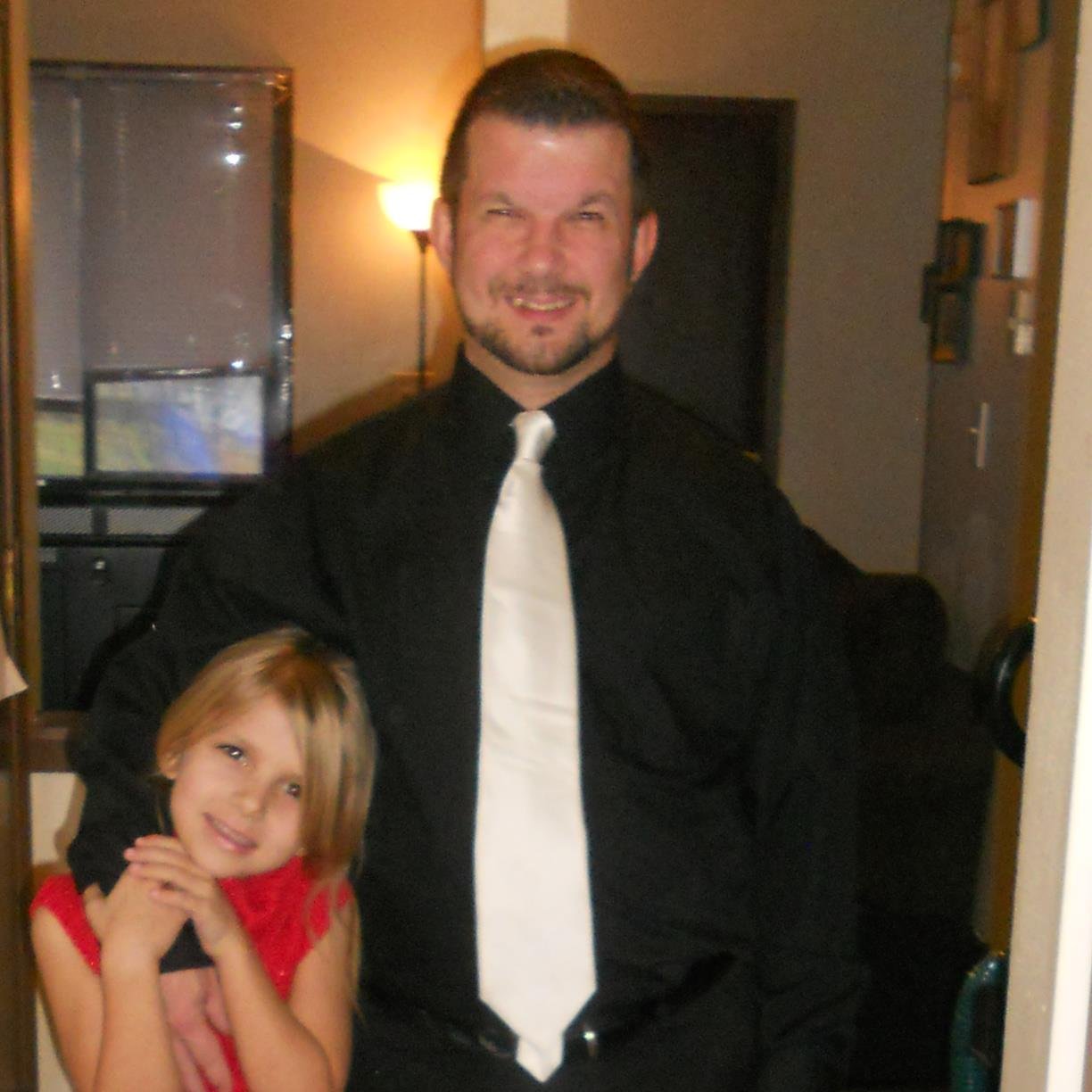 Husband to an amazing woman. Father to 3 wonderful kids. GM in one of the greatest companies, Buffalo Wild Wings, in the world. Owner of It Works! Global Wraps!