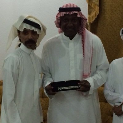 يمر العمر واضم الحزن فوق الحزن واقول تزين لي بكرة