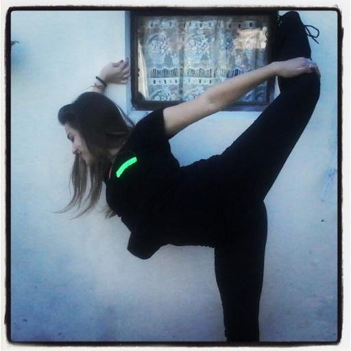 Modelo, Bailarina. Amante de la música y el sushi.