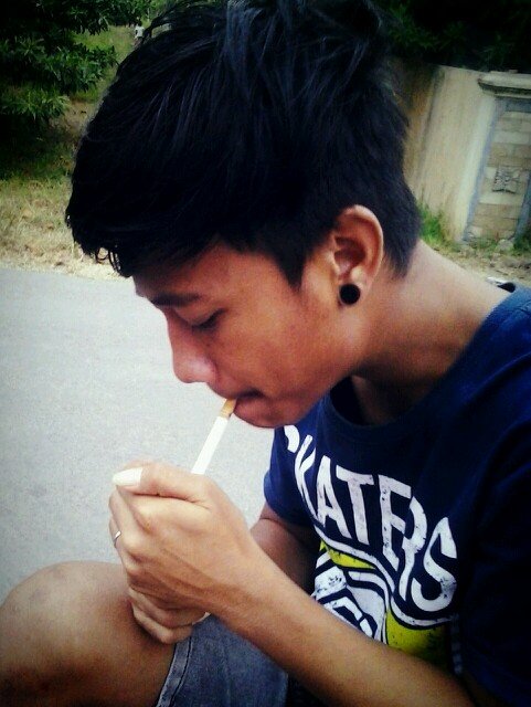 Cowok kece itu bkn yang suka ganti-ganti cewek, cowok kece itu yang bisa bertahan dgn satu cewek pilihannya yang benar-benar dicintainya.