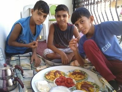 Madem sekerden daha tatlisin gul o zaman herkez patlasin.
