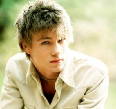 little_furrer's profile picture. Всегда, когда переключаю дурацкую песню, нежно говорю: Иди нааахуй!