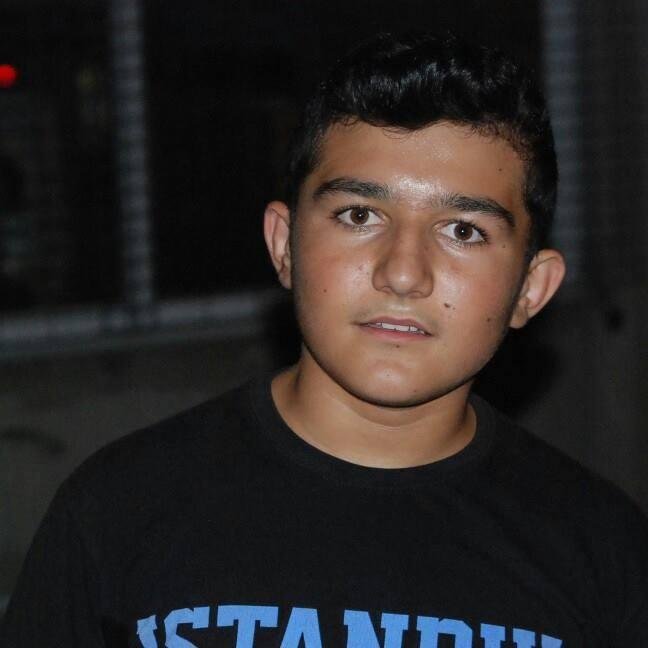öğrenci , eğlenceli . futbol fanatiği t-rap