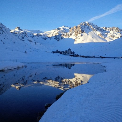 L'école de plongée sous glace de Tignes vous accueille de Décembre à Avril pour des plongées émotions, des plongées sensations dans l'univers sous glace