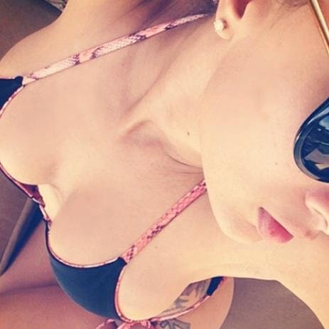 18+ only. Naked selfies will post the best.
Fansigns always posted!
Submit at 
selfiesnaked2014@gmail.com