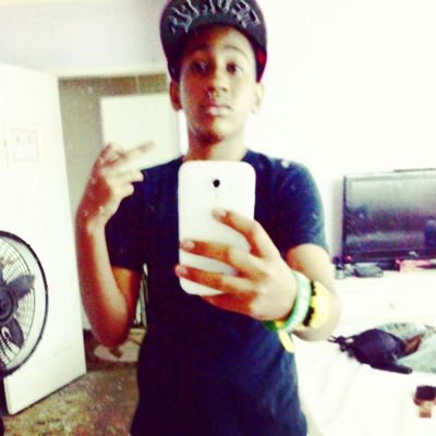 Had to make a new twitter team follow back #TAKEN #Davia all day follow me tho.