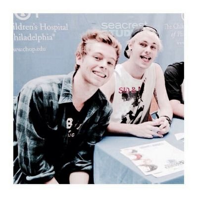 PLEASE GO LIKE THE PHOTO IN THE LINK OR I UNFOLLOW YOU. Is my dream, and I know you have dreams too and I hope you can reach them, but please help me with mine.