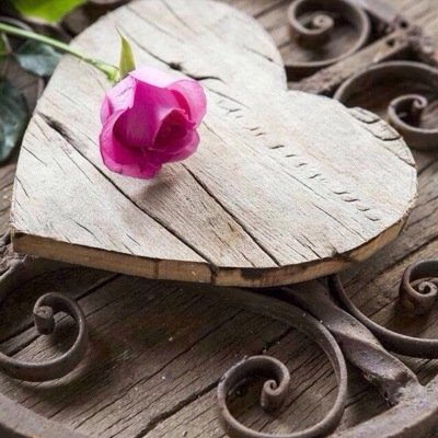 * أُمي مثل النور في عين البصير , لا لمحتها ما بقي حولي ظلام ♥ !                   مصابه بالتصلب اللويحي