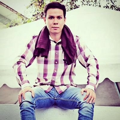 Estudiando ingeniería civil, practico el longboard y natación. Desayuno con Laplace, como con Euler y ceno con Fourier.