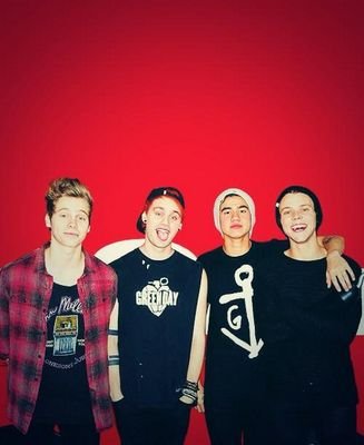 Follow @calumniaxhood ❤