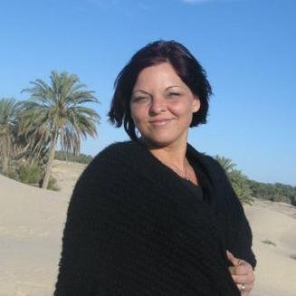 Directrice générale Hébergement Fleur de Macadam, mère de 3 ados géniaux, sociologie UQAM, travail social UQO, intervenante en itinérance, citoyenne du monde...