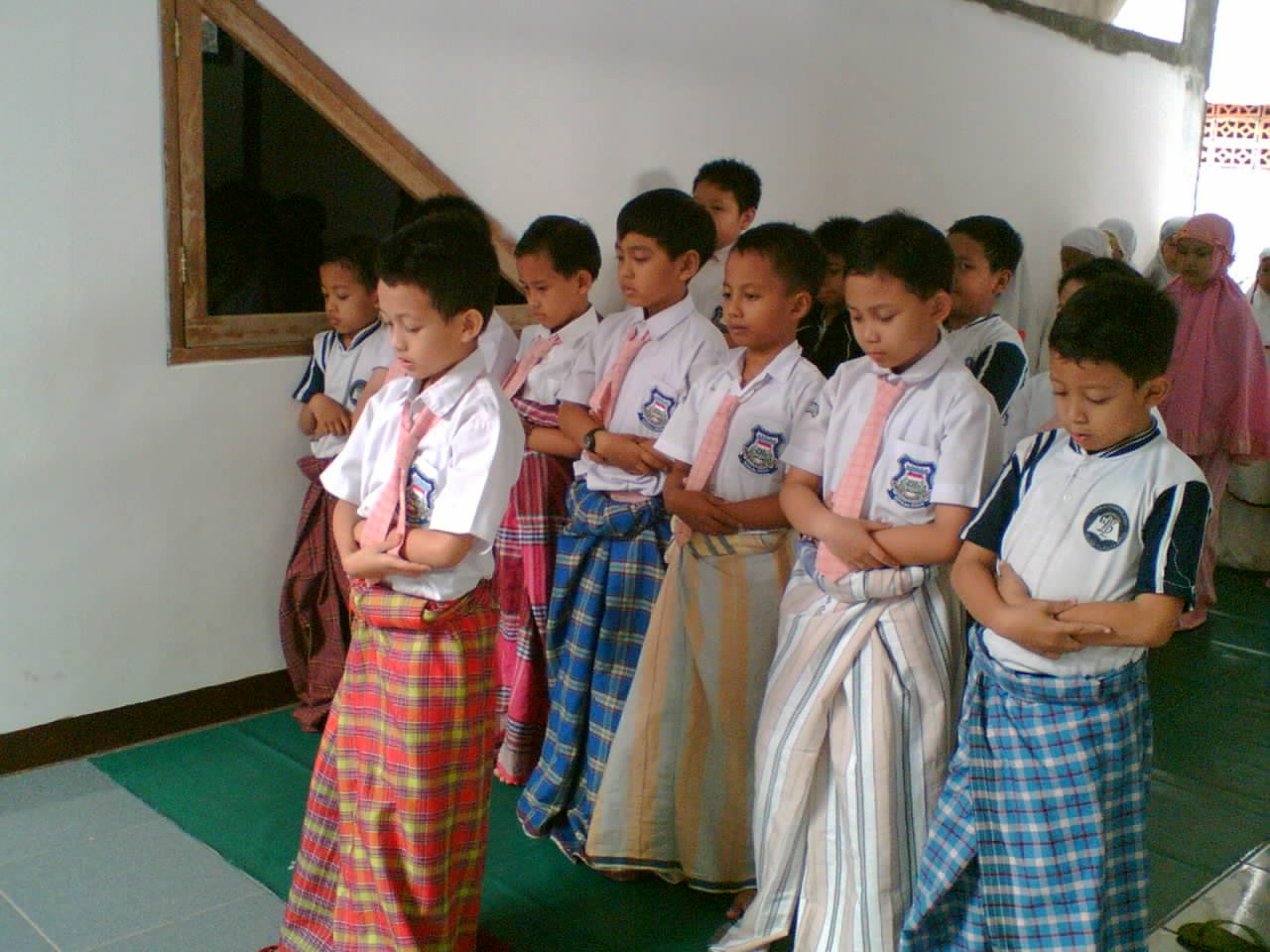 Assalamu 'alaikum...| @farhan_A4, 13thn, kls:8 sMp,7 | nyanyi & renang | 
Aku dan Kamu satu Best friend vorever |