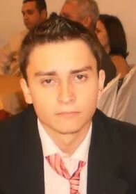 Nos chamam de loucos, num mundo em que os certos fazem bombas.