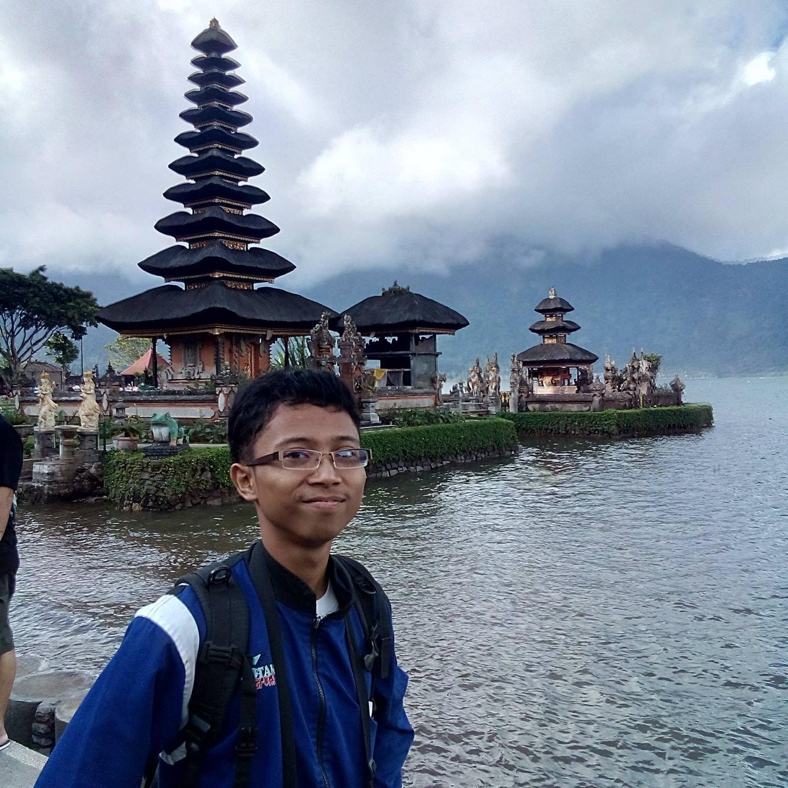 Bayu_Sagoro's profile picture. tidak ada percakapan yang penting di belakang kata tapi. D3 akuntansi lulusan STAN 2013. Jebolan Kepulauan Tanimbar.