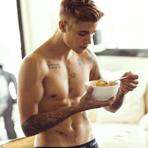 uns bebem, uns se drogam e outros viram beliebers poise cada um se mata como pode