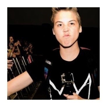 I gave u a free follow so follow @palebvtera or just rt the link below :)