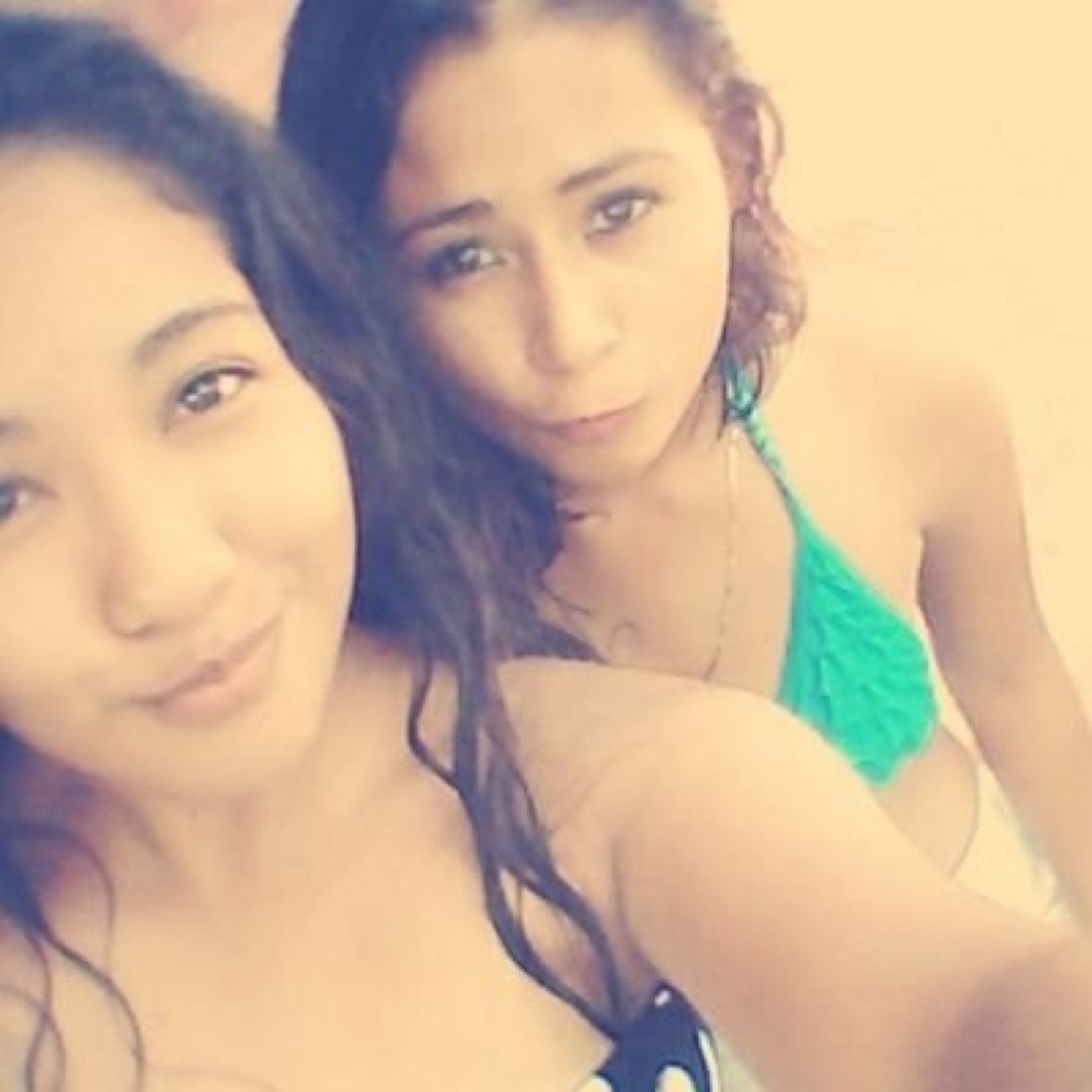 Estudiante y futura pediatra, me gusta la playa, los niños y el arte