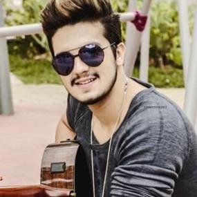 Então sonhe quando o dia está acabado. Sonhe e se tornará verdade. As coisas nunca são tão ruins quanto parecem, então sonhe, sonhe, sonhe. Luan segue ♡