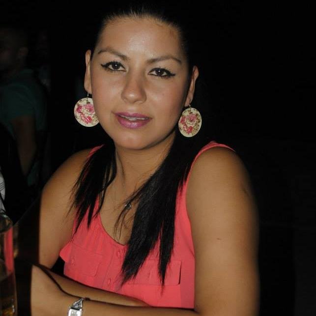 loca, bohemia, hippie, romántica empedernida, aferrada a la vida y a las personas que amo εϊз