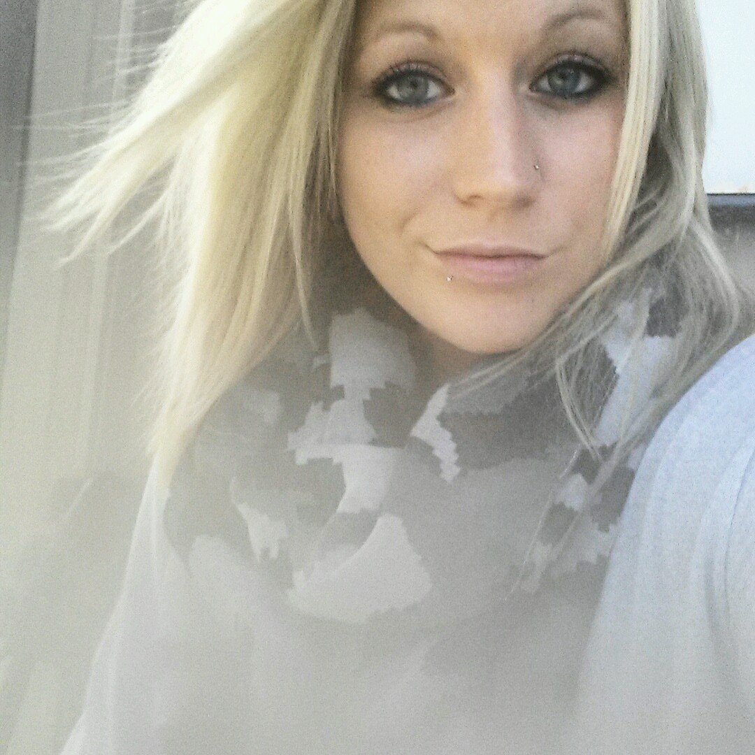 just a small town girl ♡ I'm a hair dresser ♥ love tattoo's & piercings ♡