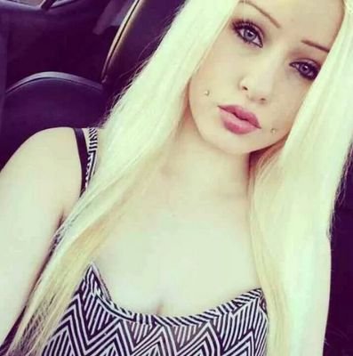 Une garce ? Oui.Une gentille fille ? Non.✌