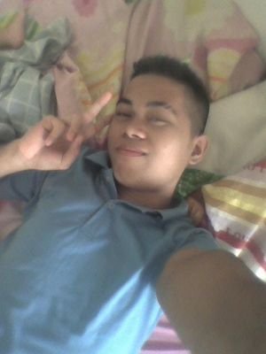 zure18's profile picture. 