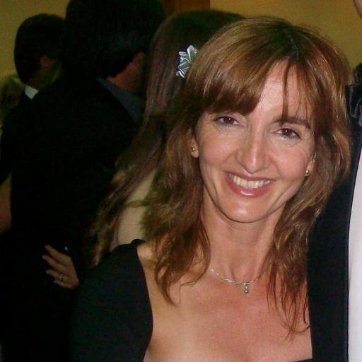 PROFESORA DE BIOLOGÍA Y QUÍMICA, MAMA DE Santini y Frran,  MIS HOBBYS SON LA JARDINERÍA Y EL RUNNING.