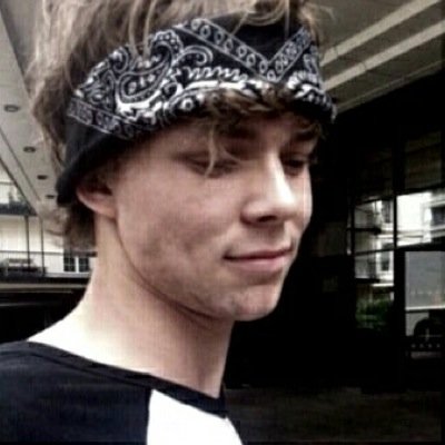 freewayirwin's profile picture. dont follow this acc, follow @cafeslouis and ill follow you back on there