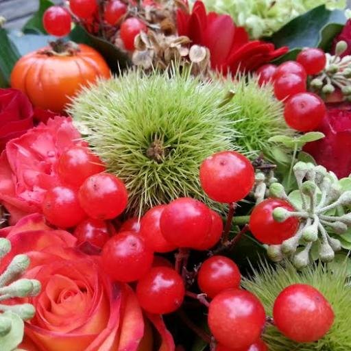 Bloemstylist / Arrangeur, opleiding Huis te lande Rijswijk, Niveau V. Verzorgt Grootschalig Trendy / Klassiek bloemwerk en Workshops groendeco-bloemschikken.