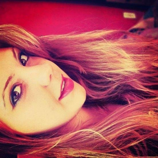 Carioca, 19, pisciana, cursando Biomedicina na UFF, atriz, manjadora dos paranauês e humorista nas horas vagas.