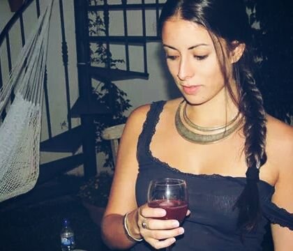 RociopuntoG's profile picture. Los científicos dicen que estamos hechos de átomos,  pero un pajarito me contó que estamos hechos de historias.